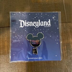 LIMITED Disneyland Resort Magic Key Pin NEW